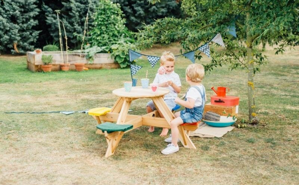 Piknikový stůl pro děti nesmí chybět ani na vaší oslavě